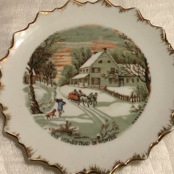 Vintage set of 4 Currier & Ives gold rimmed porcelain plates - Picture 5 of 7
